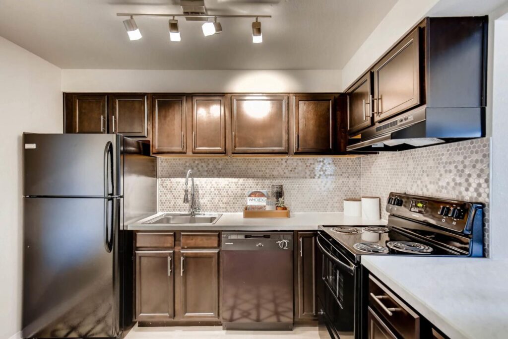 Kitchen with tile backsplash